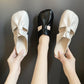 🎊2025 varmt salg👣 Sandaler i blødt læder med konkavt design og flade mules